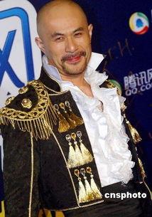 徐锦江图片,硬汉形象背后的艺术人生